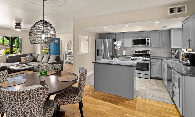 West Sedona House | 1 Minute Walk From Amazing Red Rocks Trails With A Relaxing Hot Tub!