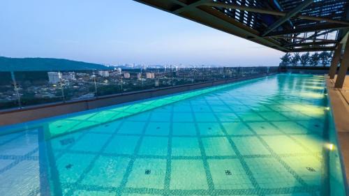 Petaling Jaya Apartment | 1 Mossaz with Skypool by Light House