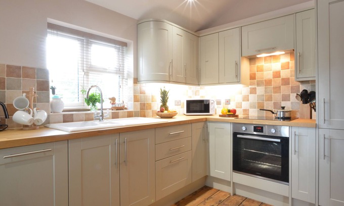 Lowestoft Cottage | 1 Tunns Cottages, Rushmere, nr Beccles