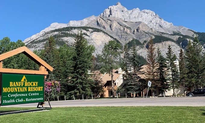 Banff Apartment | 1 week (August 3 -10) in Banff National Park. 2 bedrms, 2 full baths $499/night
