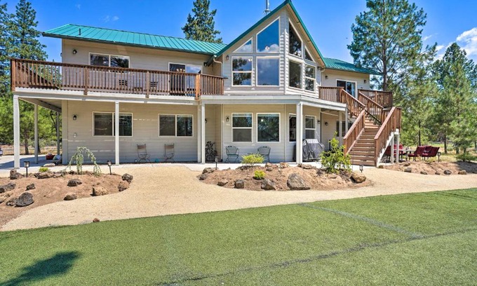 Deschutes River Woods House | 10-Acre Bend Home Less Than 4 Mi to Old Mill District