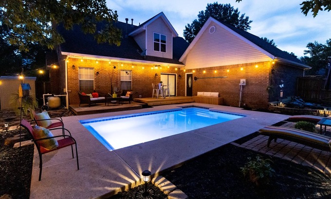 Springdale House | 10 mi from University! Centrally located in NWA