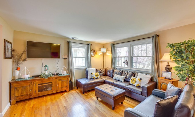 Leola House | 10 Mi to Dtwn Lancaster: Charming Home w/Yard!