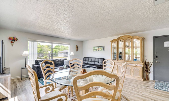 Silver Springs Shores Cottage | 10 Mi to Dtwn Ocala: Dog-friendly Home w/Fire Pit