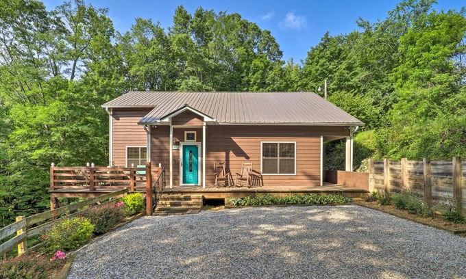 Newland House | 10 Mi to Grandfather Mountain Wolfe Creek Cabin