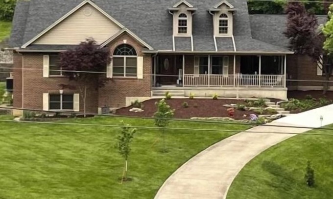 Sayler Park House | 10 miles to Perfect North Ski Slopes! Sleeps 7+ air mattresses- up to 10