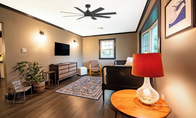 Cape May Court House House | 10 min drive to Stone Harbor Beach, 20 min to Cape May, 15 min to Wildwood Crest