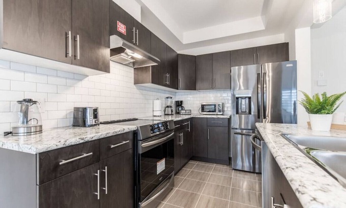 Niagara Falls House | 10 min Drive to Falls W/Hot Tub, Ping Pong, PS4