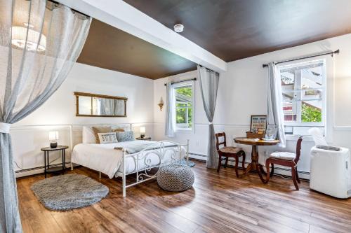 Bridgewater Hotel | 10 min to Mountains Queen Bed Woodstock Suite