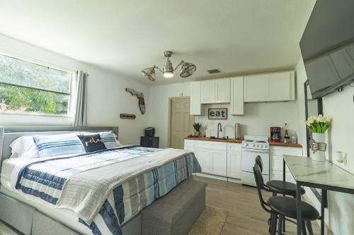 Orlando House | 10 Minutes from Universal - Relaxing Guest Suite