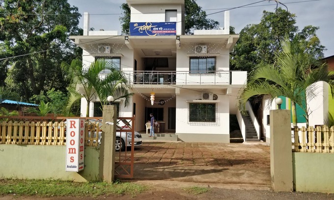 Devbag Hotel | 10 minutes to scuba diving & beach! Home Stay For Family & Groups.