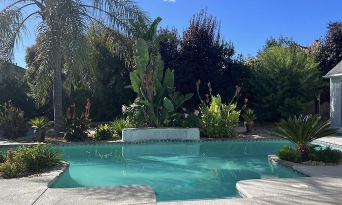 Dixon House | 10 Minutes to UC Davis Napa 40min Sac 30 and Lake Tahoe 3 hrs OFF 80 eateries!