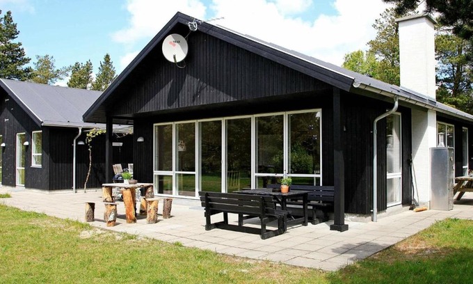 Mosevra House | 10 person holiday home in Oksb l