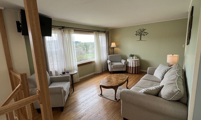 Laurens House | 1008 on Ten - minutes to All Star Village, quiet setting