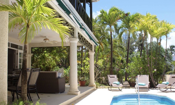 Mullins Apartment | 101 Beacon Hill directly opposite Mullins Beach with private plunge pool