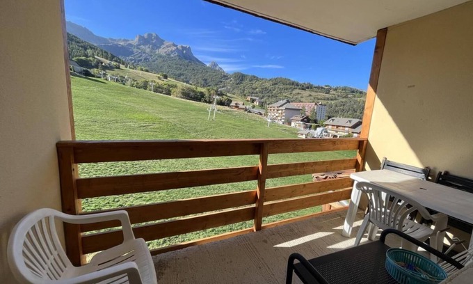 Le Sauze Apartment | 10m from resort center, 4th floor, view ski slopes, balcony, parking, tv, ski locker, 26m²