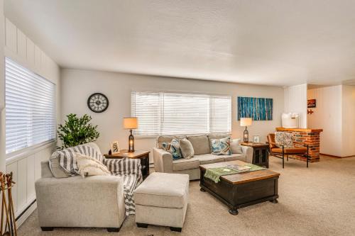 Burney House | 11 Mi to Burney Falls Charming Home with Fireplace