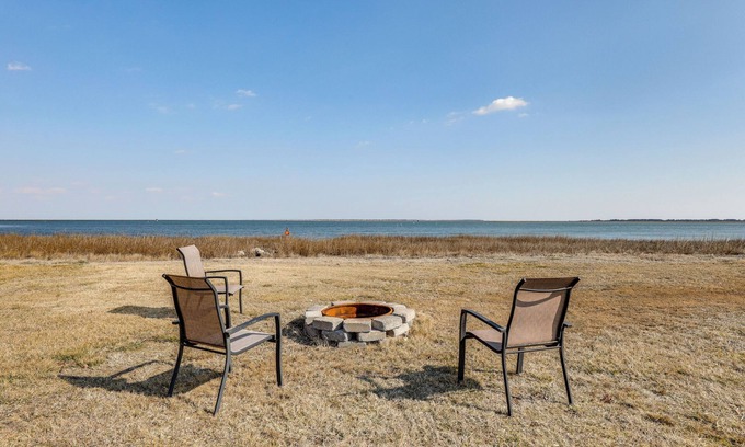 Atlantic House | 11 Mi to Chincoteague: Atlantic Home w/Decks!