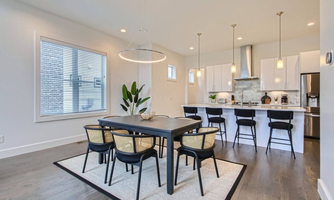 Hurwood Heights House | 11- Modern Retreat - The Music City Collection