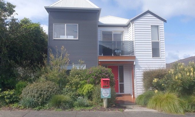 Apollo Bay House | 11A Seaview. nOcean and Otway Ranges views. Close to beach. Pet friendly.