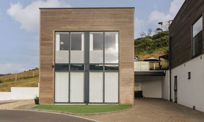 Challaborough Cottage | 12 BEACHDOWN, family friendly, with hot tub in Challaborough