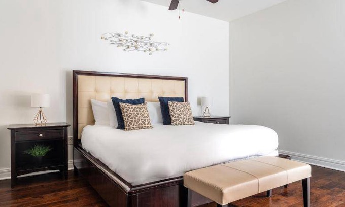 Waller Creek District Apartment | 122 m² Serviced apartment ∙ 2 bedrooms ∙ 6 guests