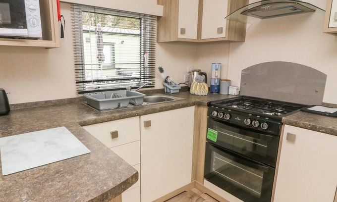 Tewitfield Cottage | 12A Borwick Lakes