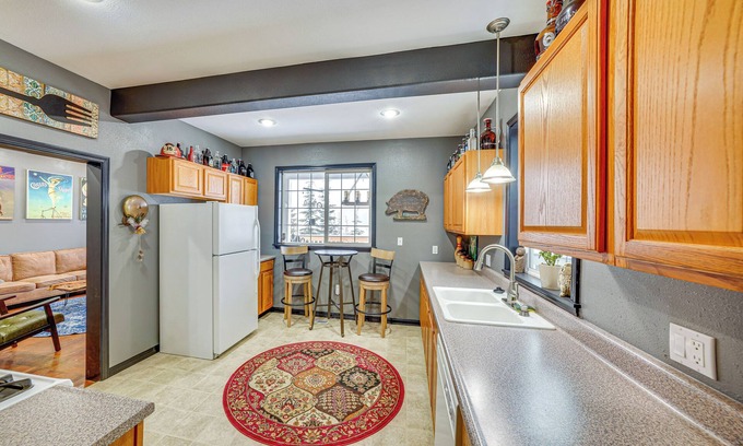 Wallace Cottage | 13 Mi to Skiing: Downtown Wallace Home w/Deck