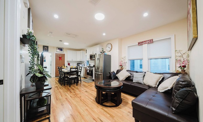 Milton Apartment | 14-2 5BR - Milton Spacious Home near Blue Hills