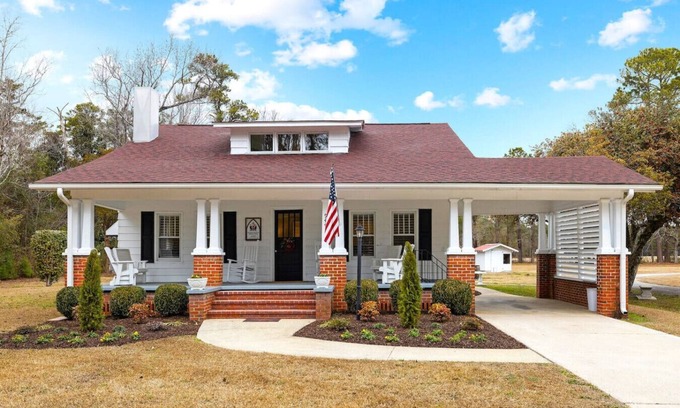 Newport House | 15 min to Beach | 3 Acre Country Living | Firepit