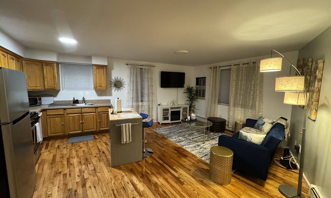 Cypress Hills Apartment | 15 mins away from JFK airport, cozy 2 bedroom 1 bathroom apartment.