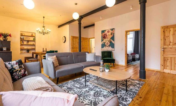 Plagwitz Apartment | 150 m² Apartment ∙ 5 bedrooms ∙ 14 guests