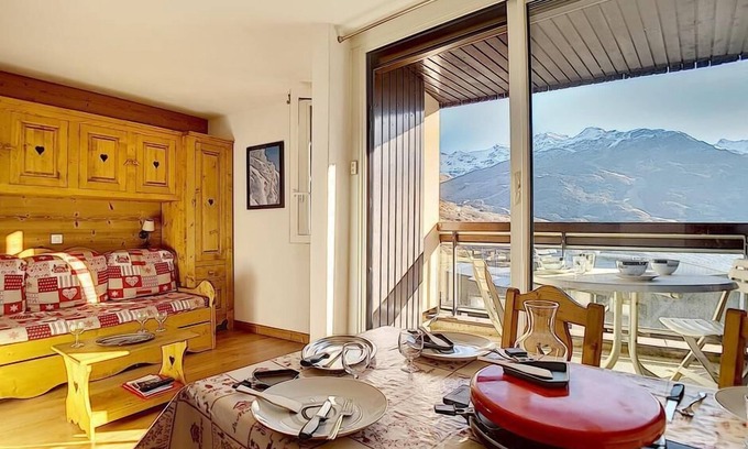 Reberty Apartment | 150m from resort center, 6th floor, view mountain/ski slopes, ski locker, 28m², Les Menuires