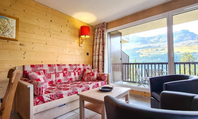 Flaine Apartment | 150m from resort center, 3rd floor, balcony, parking, tv, ski locker, 60m², Flaine