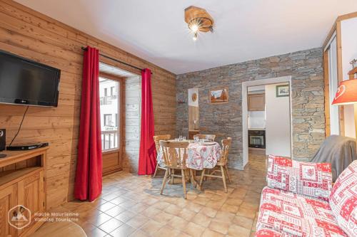 Lanslevillard Apartment | 153 Rue des Rochers