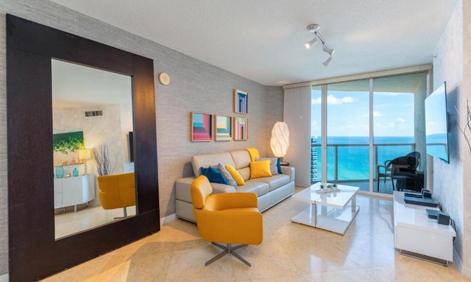 Sunny Isles Beach Apartment | 16699 Collins Ave Unit 2906 in La Perla