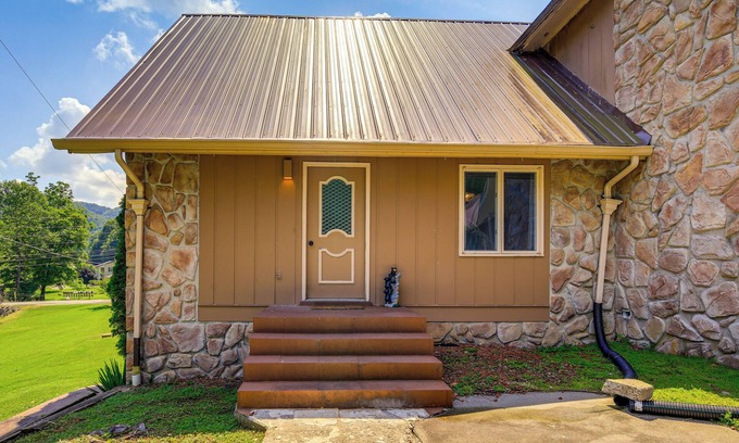 Wolford Apartment | 17 Mi to Coal Canyon Trail: Scenic Mtn-View Apt!