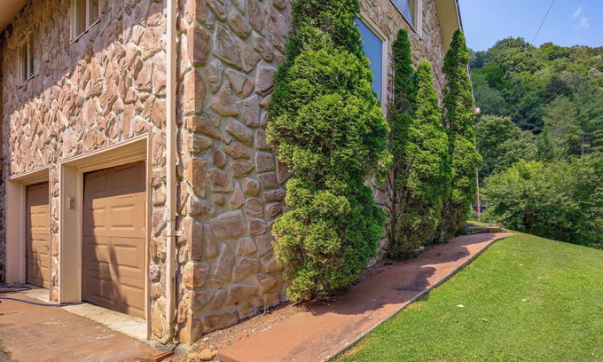 Wolford Apartment | 17 Mi to Coal Canyon Trail: Scenic Mtn-view Apt!