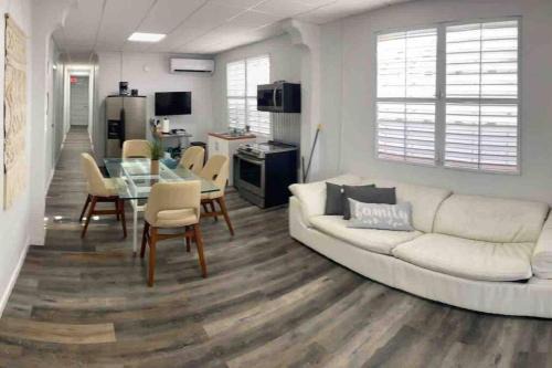 Santurce House | 18 Bedrooms 32 guest La placita de Santurce By RentalsPR