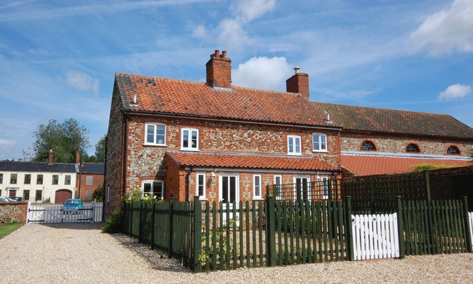 East Rudham House | 18 The Green - Three Bedroom House, Sleeps 5