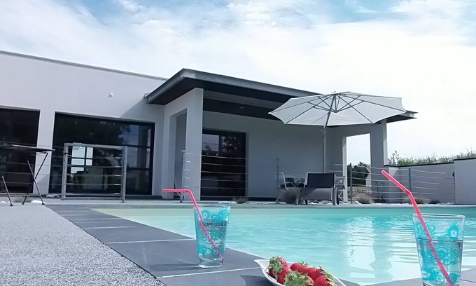 La Brede Villa | 180 m2 in the heart of the vineyards, modern villa, luxury and quiet with heated pool