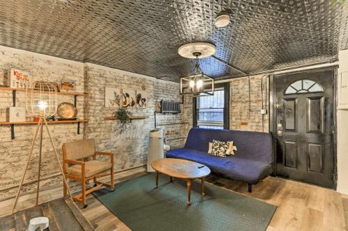 Historic Downtown House | 1850s historic Row House 7min train to NYC with private backyard