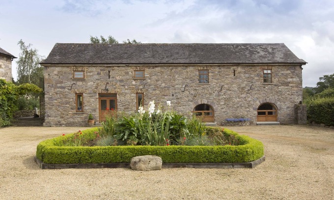 Inistioge Other | 18th Century Coachhouse in a Courtyard Setting