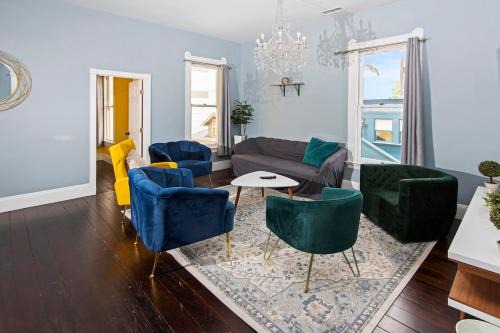 Little Italy Villa | 1900's Victorian Home Sleeps 22 8BDRM 3Bath