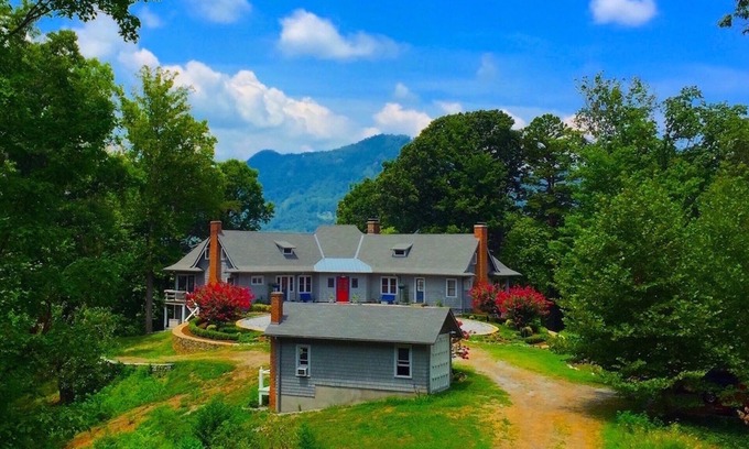 Lynn House | 1920's Historic Mountain Home