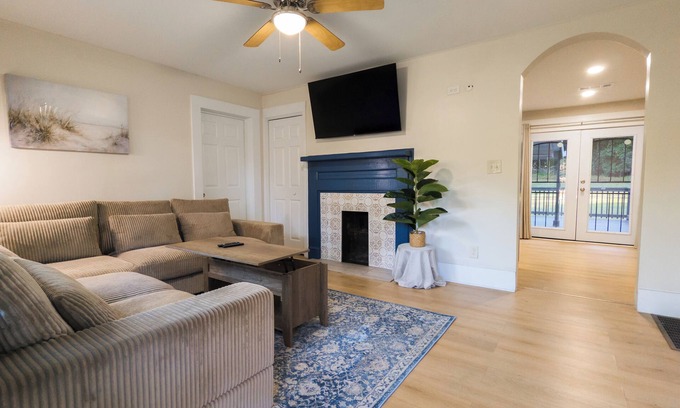 Lithonia House | 1940s Ranch : 2023 Modern Suburban Living : 25 min to DWTN ATL : Family Friendly