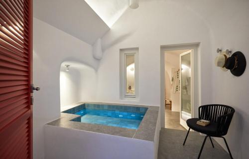 Pyrgos House | 1949 Cave Residence