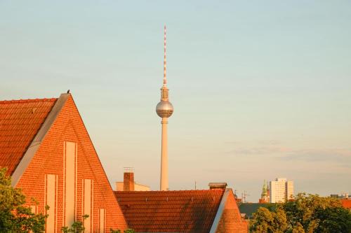 Mitte House | 1A-LAGE, Blick - 2 großzügige Zimmer mit Balkon & Bad auf eigener Etage - SUPER CENTRAL, view - 2 big rooms with balcony & bathroom