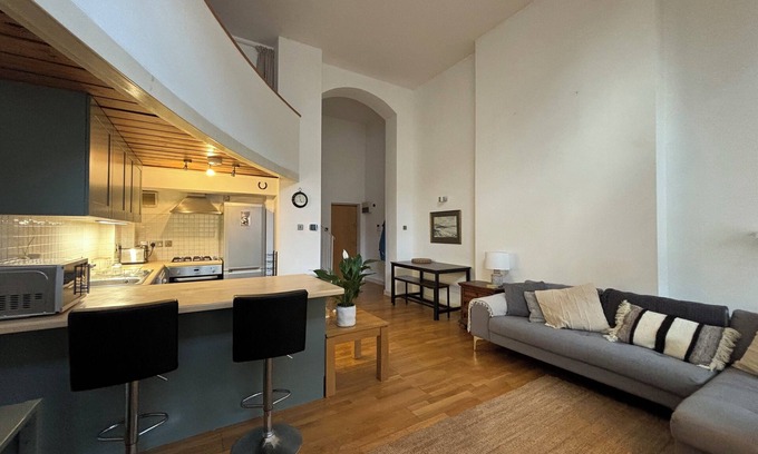 Ferndale Apartment | 1BD Victorian Conversion with Gym, Brixton