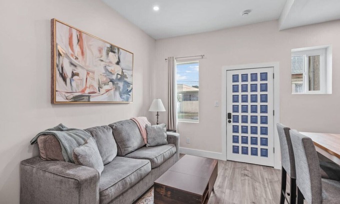 Grant Hill Apartment | 1BR+1BA | Cozy, Central | Laundry+Free Parking